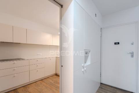 Apartamento t2 duplex - com duas suítes para arrendamento em telheiras - excelente localização e totalmente renovado!