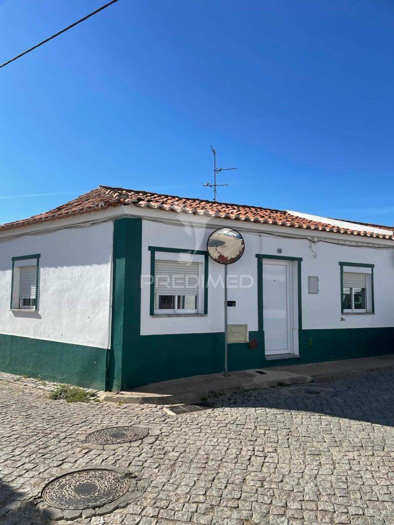 Moradia t3 com quintal na salvada