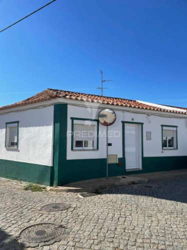 Moradia t3 com quintal na salvada