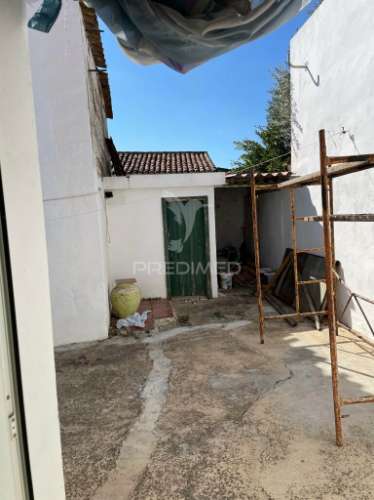 Moradia t3 com quintal na salvada