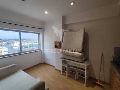 Apartamento à venda – av. 1.º de maio, paivas (amora) – 140.000 €
