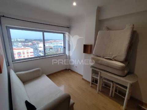 Apartamento à venda – av. 1.º de maio, paivas (amora) – 140.000 €