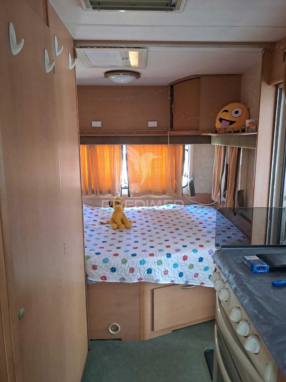 Caravana inglesa inserida em parque campismo monte gordo,faro.