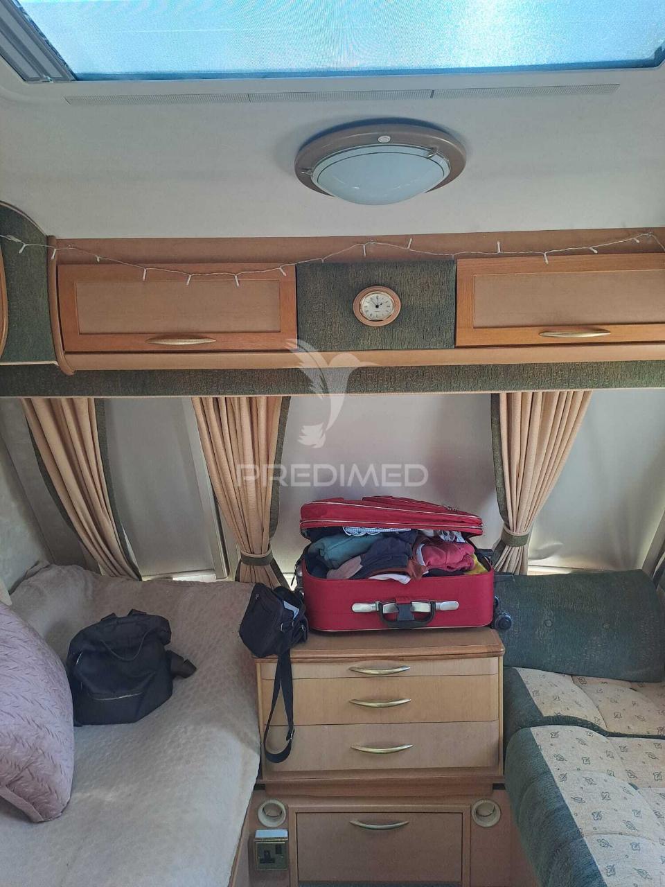 Caravana inglesa inserida em parque campismo monte gordo,faro.