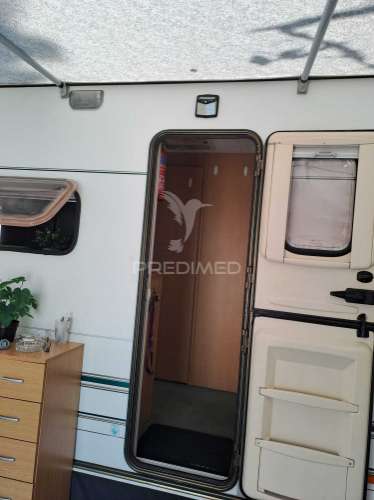 Caravana inglesa inserida em parque campismo monte gordo,faro.