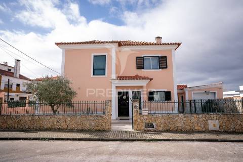 Moradia t4 com garagem - vale dos choupos - azeitão