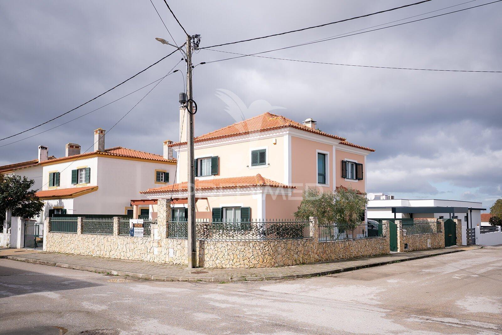 Moradia t4 com garagem - vale dos choupos - azeitão