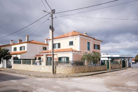 Moradia t4 com garagem - vale dos choupos - azeitão