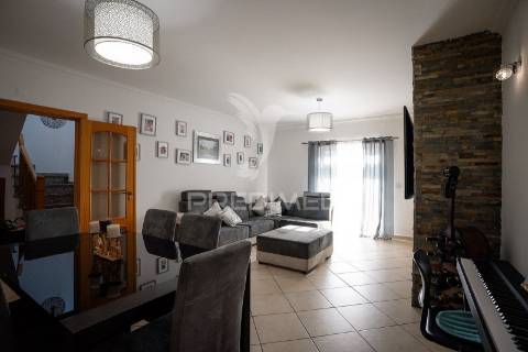 Moradia t4 com garagem - vale dos choupos - azeitão