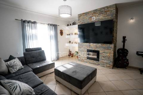 Moradia t4 com garagem - vale dos choupos - azeitão