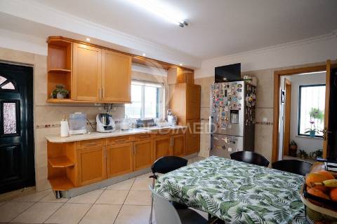 Moradia t4 com garagem - vale dos choupos - azeitão