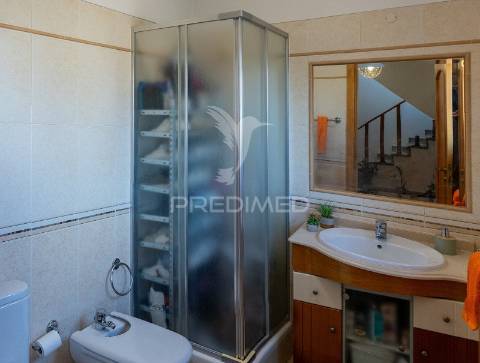 Moradia t4 com garagem - vale dos choupos - azeitão