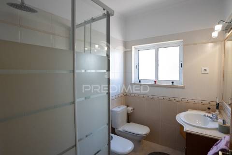 Moradia t4 com garagem - vale dos choupos - azeitão