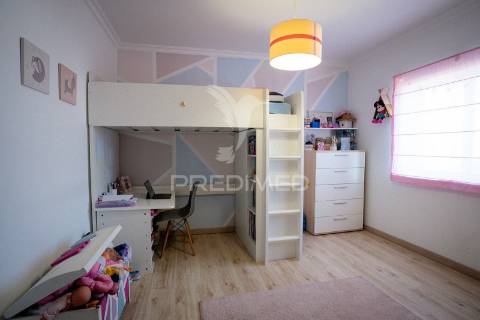 Moradia t4 com garagem - vale dos choupos - azeitão