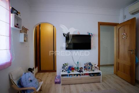 Moradia t4 com garagem - vale dos choupos - azeitão