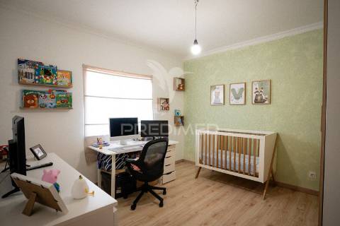 Moradia t4 com garagem - vale dos choupos - azeitão