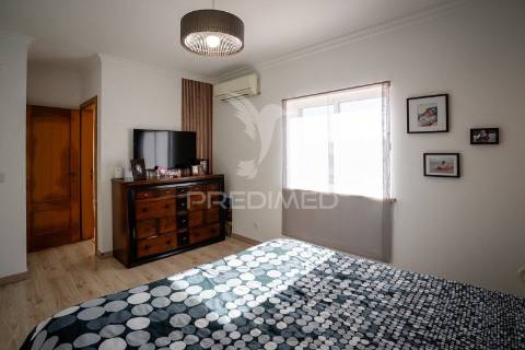 Moradia t4 com garagem - vale dos choupos - azeitão