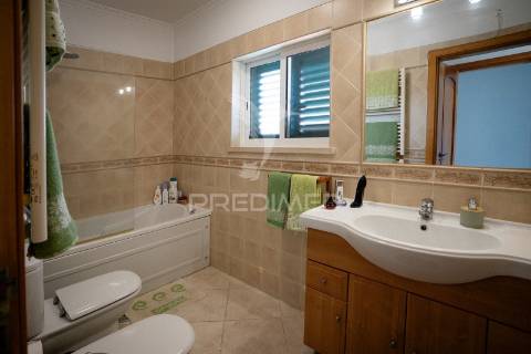 Moradia t4 com garagem - vale dos choupos - azeitão