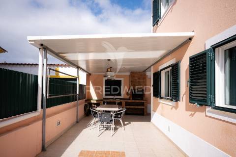 Moradia t4 com garagem - vale dos choupos - azeitão