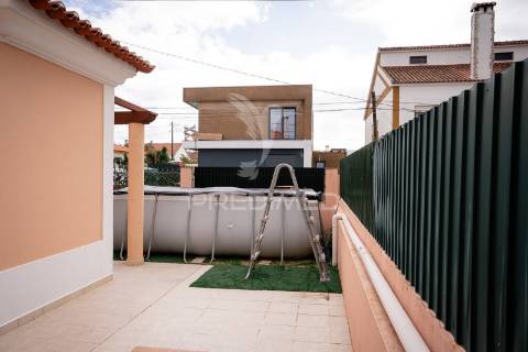 Moradia t4 com garagem - vale dos choupos - azeitão