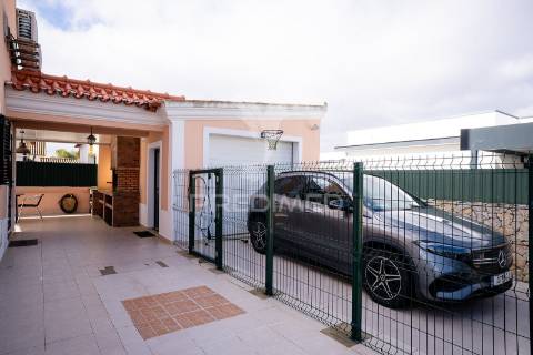 Moradia t4 com garagem - vale dos choupos - azeitão