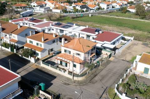 Moradia t4 com garagem - vale dos choupos - azeitão