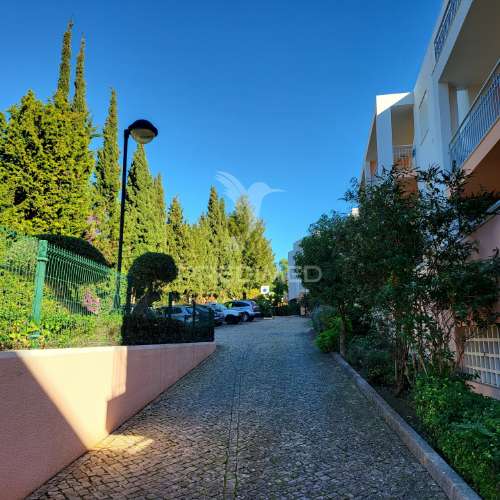 Apartamento t1 com piscina e garagem perto da praia da rocha