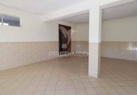 Armazém com 2.115 m² em préstimo, águeda