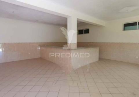 Armazém com 2.115 m² em préstimo, águeda