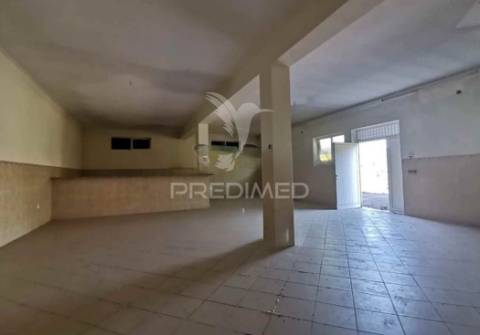 Armazém com 2.115 m² em préstimo, águeda
