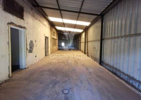 Armazém com 2.115 m² em préstimo, águeda
