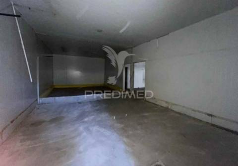 Armazém com 2.115 m² em préstimo, águeda
