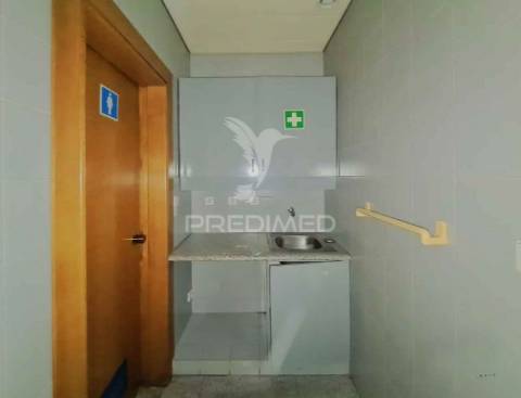 Loja c/ 105m2 - ovar