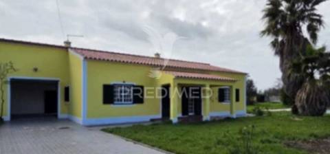 Moradia v3 com piscina em salvaterra de magos