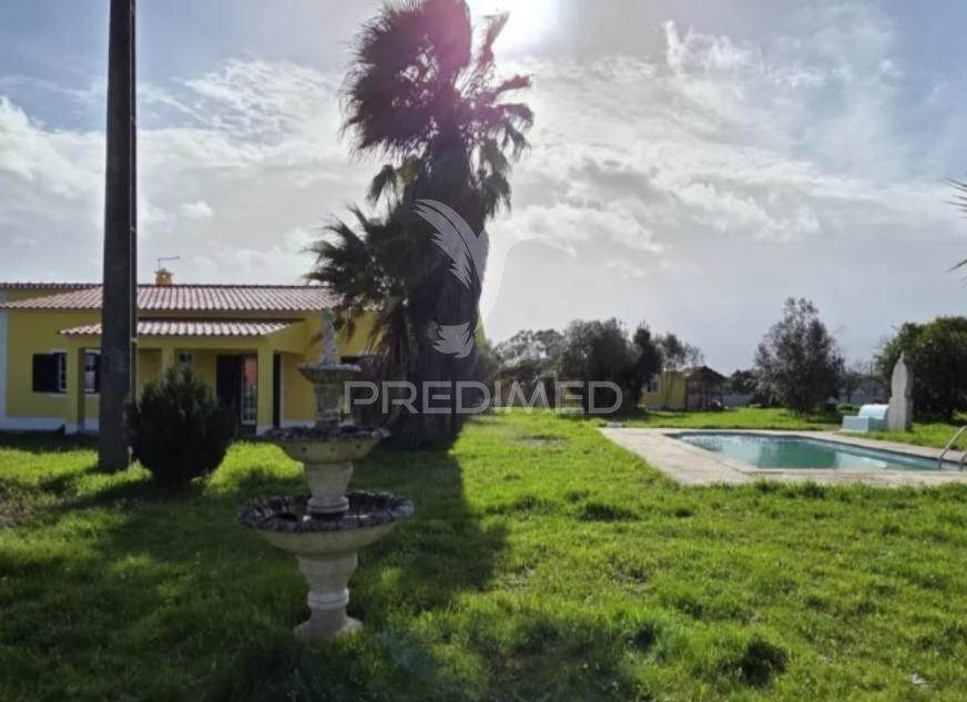 Moradia v3 com piscina em salvaterra de magos