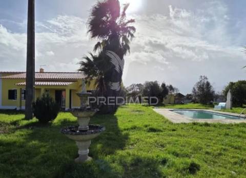 Moradia v3 com piscina em salvaterra de magos