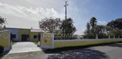 Moradia v3 com piscina em salvaterra de magos