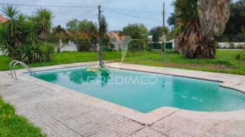 Moradia v3 com piscina em salvaterra de magos