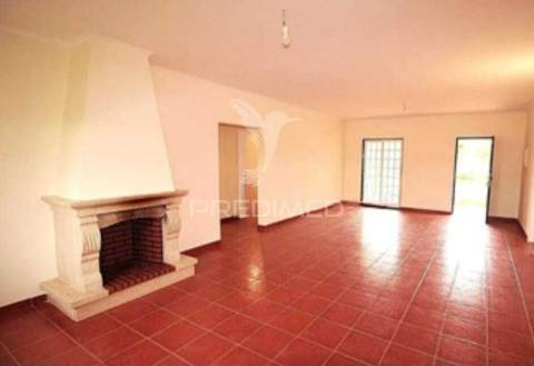 Moradia v3 com piscina em salvaterra de magos