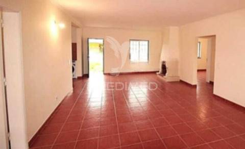 Moradia v3 com piscina em salvaterra de magos