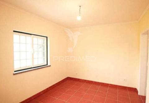 Moradia v3 com piscina em salvaterra de magos