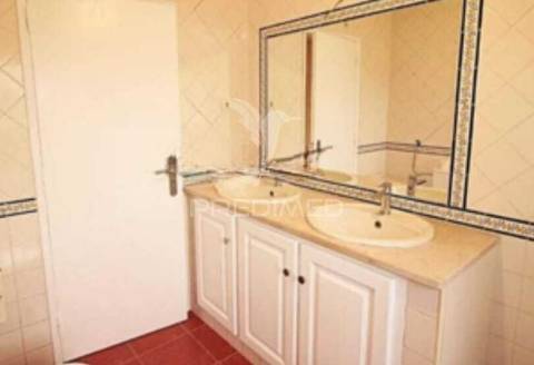 Moradia v3 com piscina em salvaterra de magos