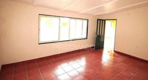 Moradia v3 com piscina em salvaterra de magos