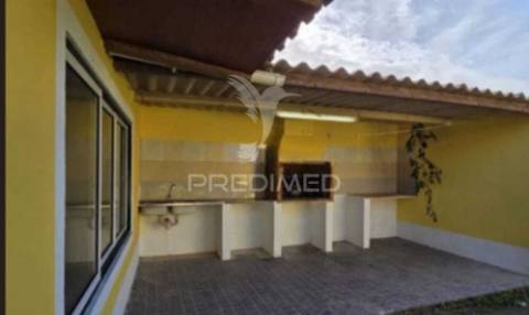 Moradia v3 com piscina em salvaterra de magos