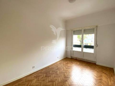 T2 em são domingos de benfica para venda