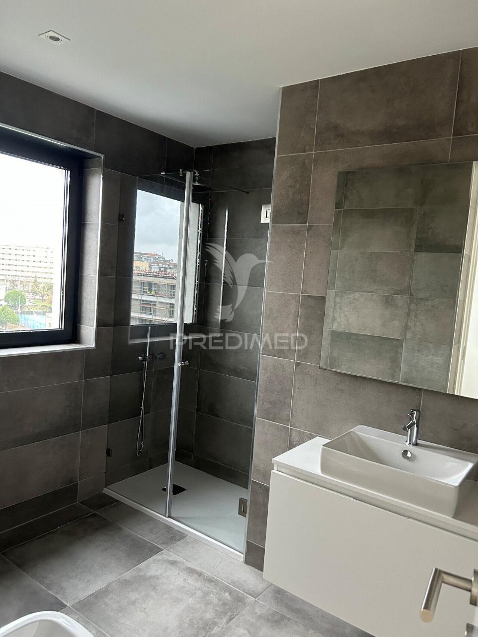 Apartamento t0 novo com garagem em paranhos