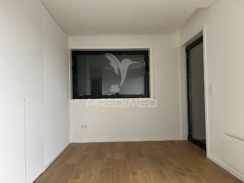 Apartamento t0 novo com garagem em paranhos