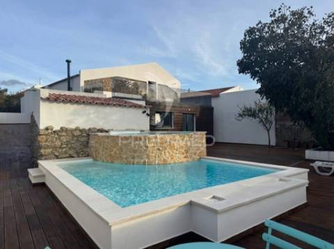 Moradia t3 remodelada em são tiago dos velhos