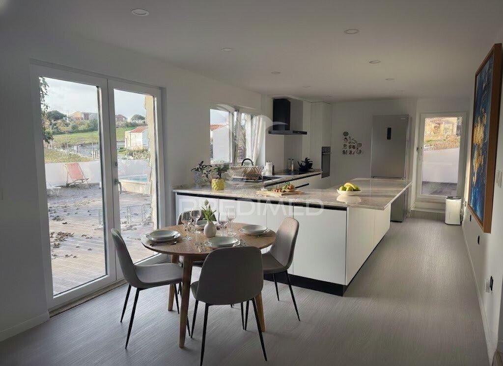 Moradia t3 remodelada em são tiago dos velhos