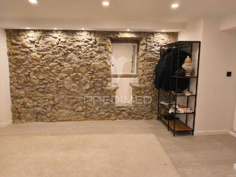 Moradia t3 remodelada em são tiago dos velhos